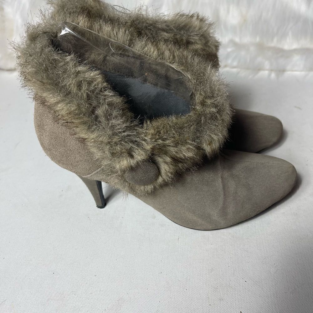 Women genuine leather suede  khaki ankle boots with faux fur top trim size 9 - Picture 3 of 11